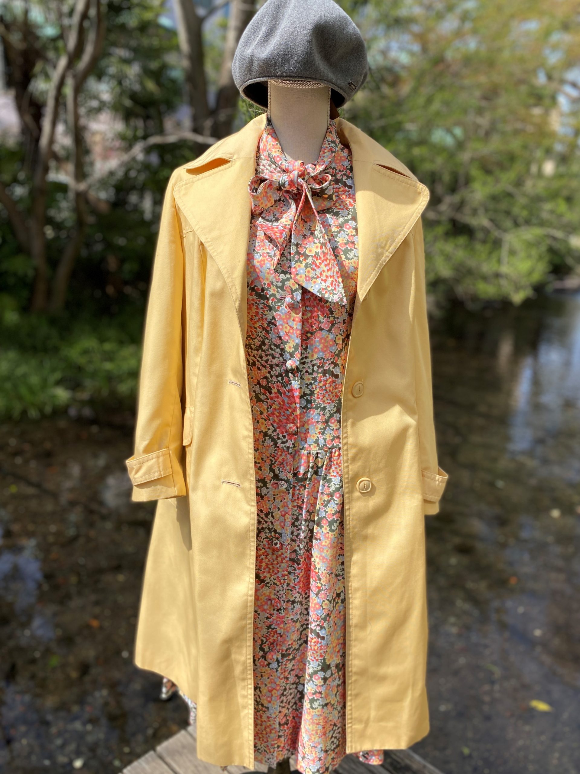 小花柄のワンピースにキレイな色のコートで春の華やかコーデ Anca Terrace アンカテラス 女性のための複合サロン 三島市の古着屋 レディース ネイルサロン Clothes France Japan Used